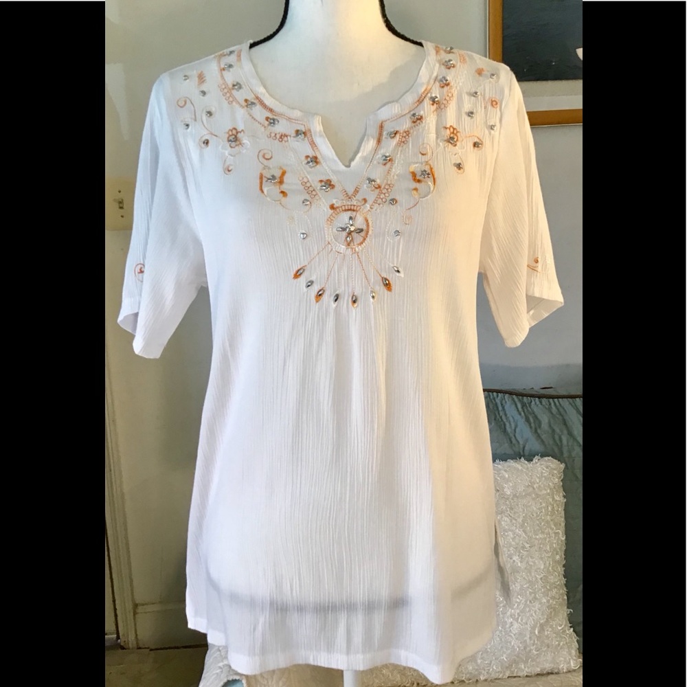 Gran Oriente white embroidered top. Junior M